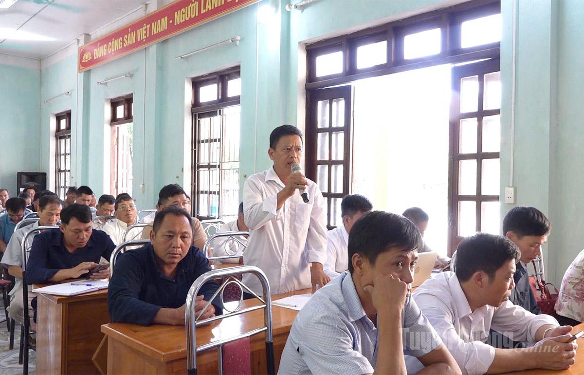 Cử tri xã Mậu Duệ nêu kiến nghị với đại biểu HĐND tỉnh.