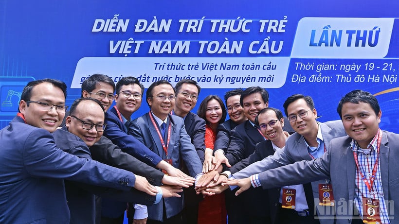 Delegados asistentes al VI Foro Mundial de Jóvenes Intelectuales Vietnamitas, 2025.