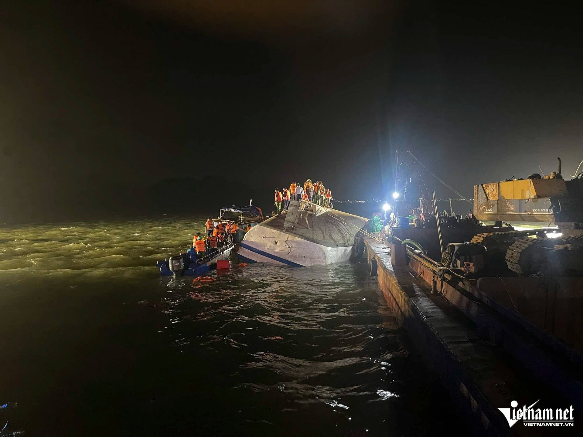 កប៉ាល់ W-capsized Quang Ninh_14.JPG.jpg