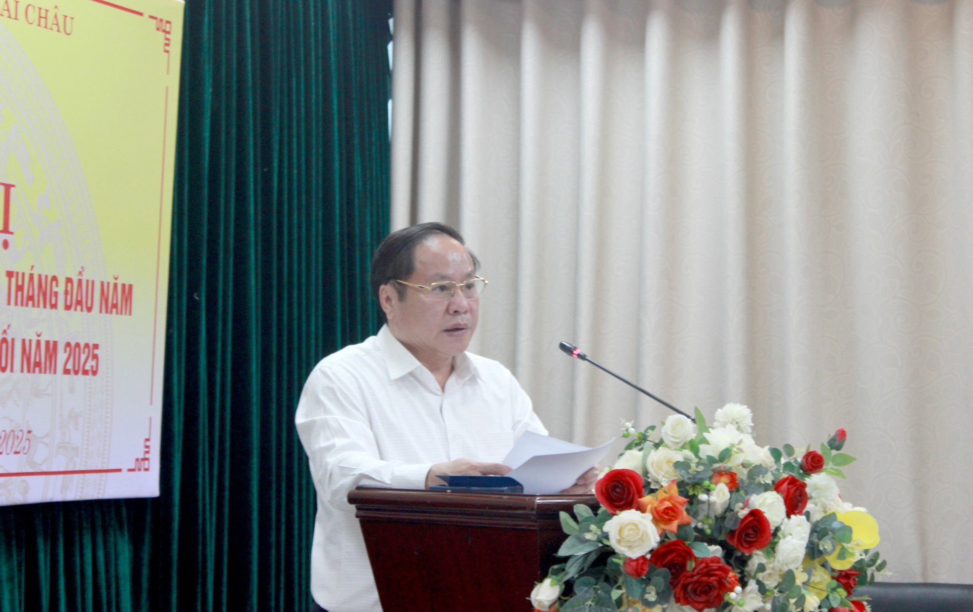 Đồng chí Tống Thanh Hải - Phó Chủ tịch Thường trực UBND tỉnh phát biểu tại hội nghị.