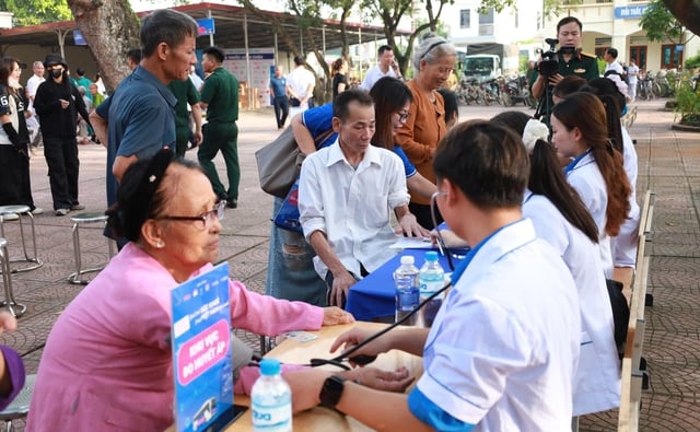 Xã Minh Châu khám sức khỏe miễn phí cho toàn dân đầu tiên tại Việt Nam - Ảnh 2.