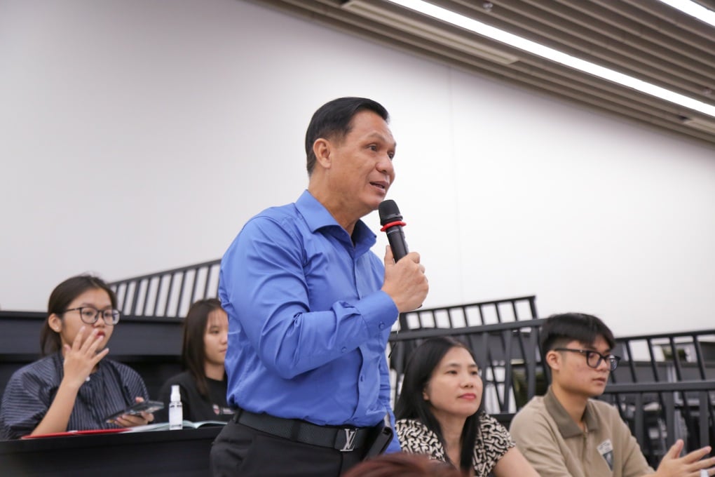 Phụ huynh chủ động cùng con tìm hiểu trường đại học tương lai - 4