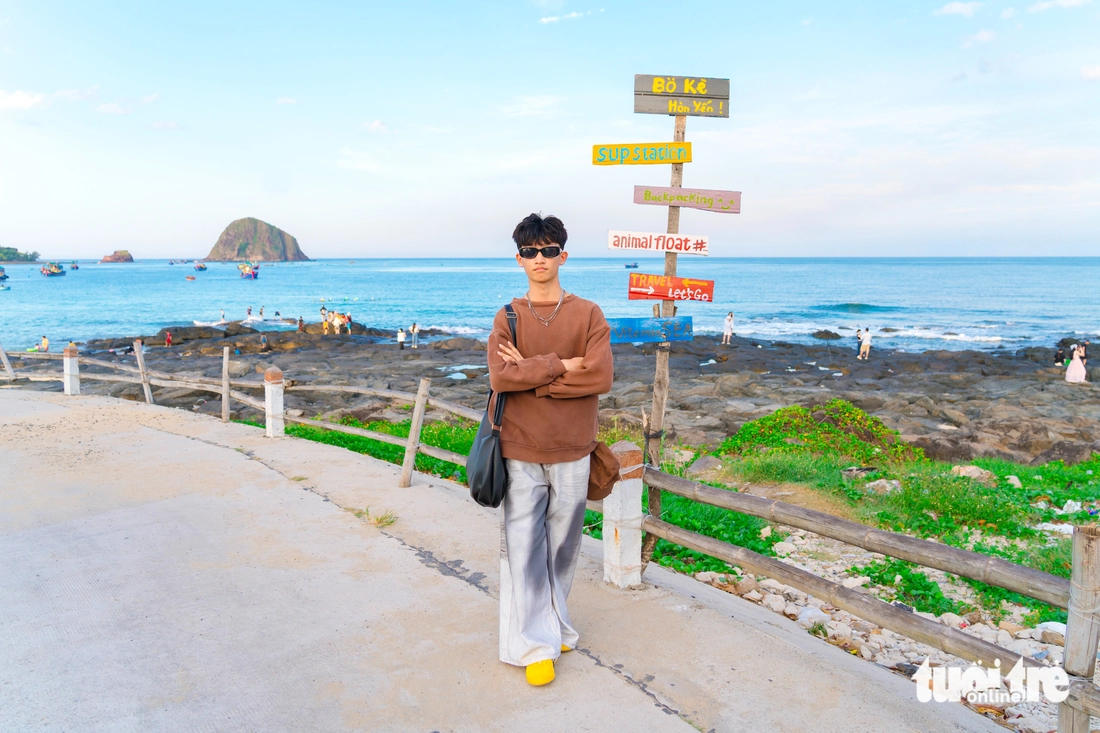 Bạn trẻ khắp nơi check-in con đường đẹp như mơ ở Hòn Yến - Ảnh 4.
