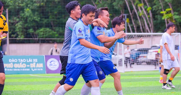 フー・ジャオさんはホーチミン市の運転教習センターのサッカートーナメントで優勝した。