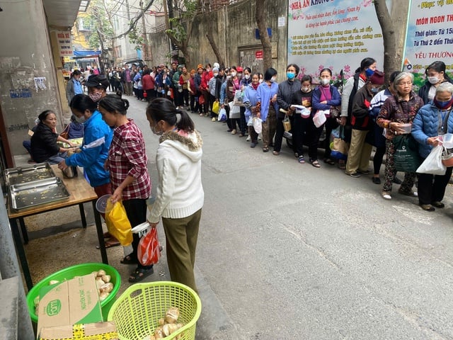 Tấm lòng vàng của chàng cầu thủ - Ảnh 5.