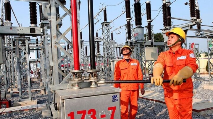 Thời tiết nắng nóng kéo dài đã dẫn đến sản lượng điện tiêu thụ tăng cao kỷ lục. (Ảnh minh họa: EVN).