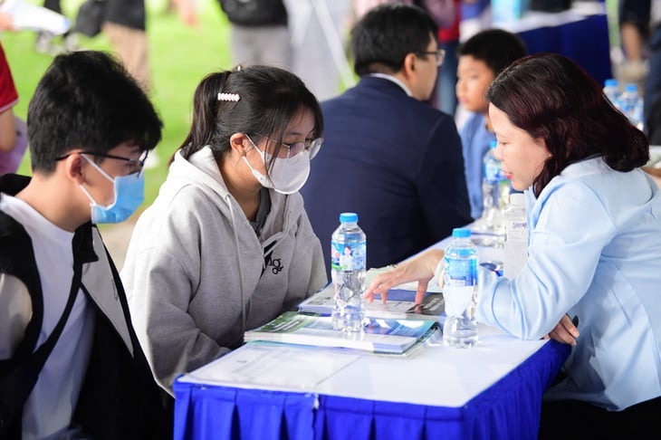 Sáng nay 19-7: Ngày hội tư vấn nguyện vọng xét tuyển 2025 tại TP.HCM và Hà Nội - Ảnh 2.