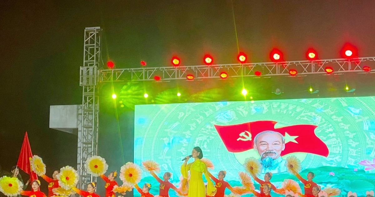 Dien Ban Bac រៀបចំកម្មវិធីសិល្បៈដើម្បីស្វាគមន៍សមាជបក្ស