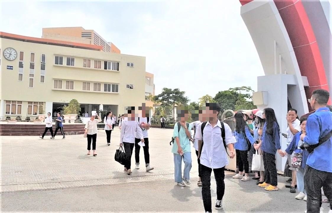 Học sinh tại Hải Phòng bị rút trúng tuyển sau khi làm thủ tục nhập học - Ảnh 2.