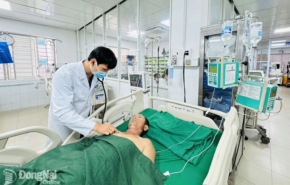 Patient M. is being treated at Thong Nhat General Hospital. Photo: An Yen