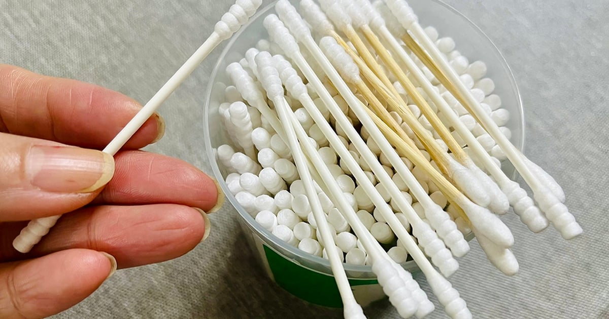 Có nên sử dụng tăm bông để ngoáy tai?