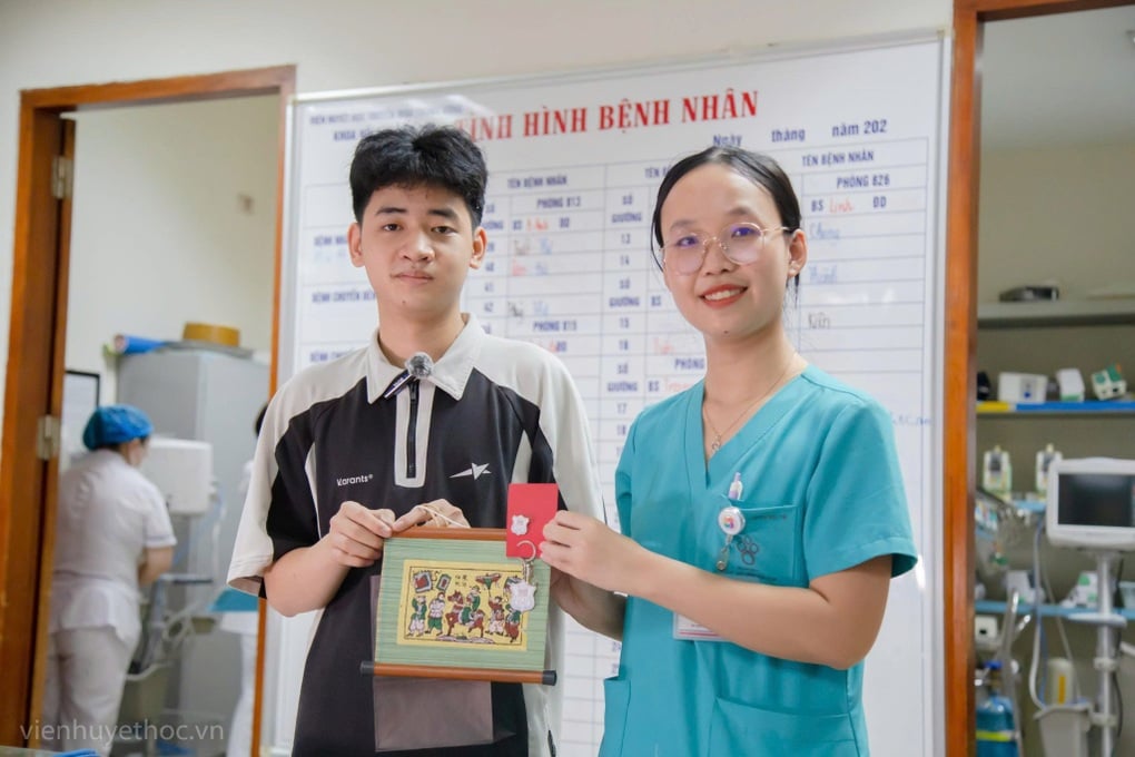 Nam sinh sáng chữa ung thư, tối giải đề đạt 28 điểm thi đại học - 2