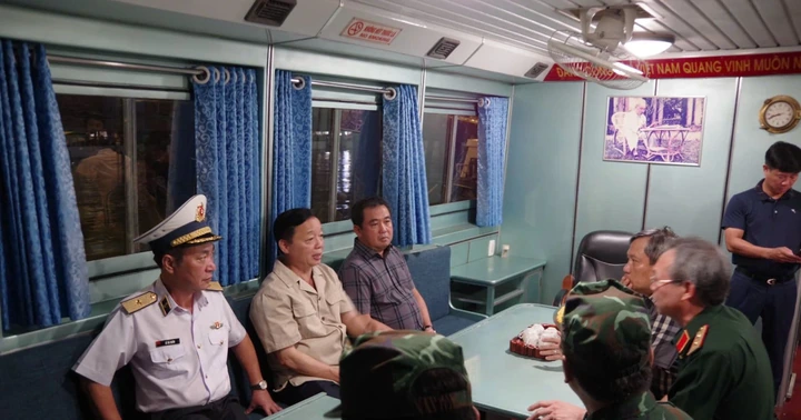 Der stellvertretende Premierminister Tran Hong Ha leitete direkt die Rettung des gesunkenen Schiffes in der Halong-Bucht.