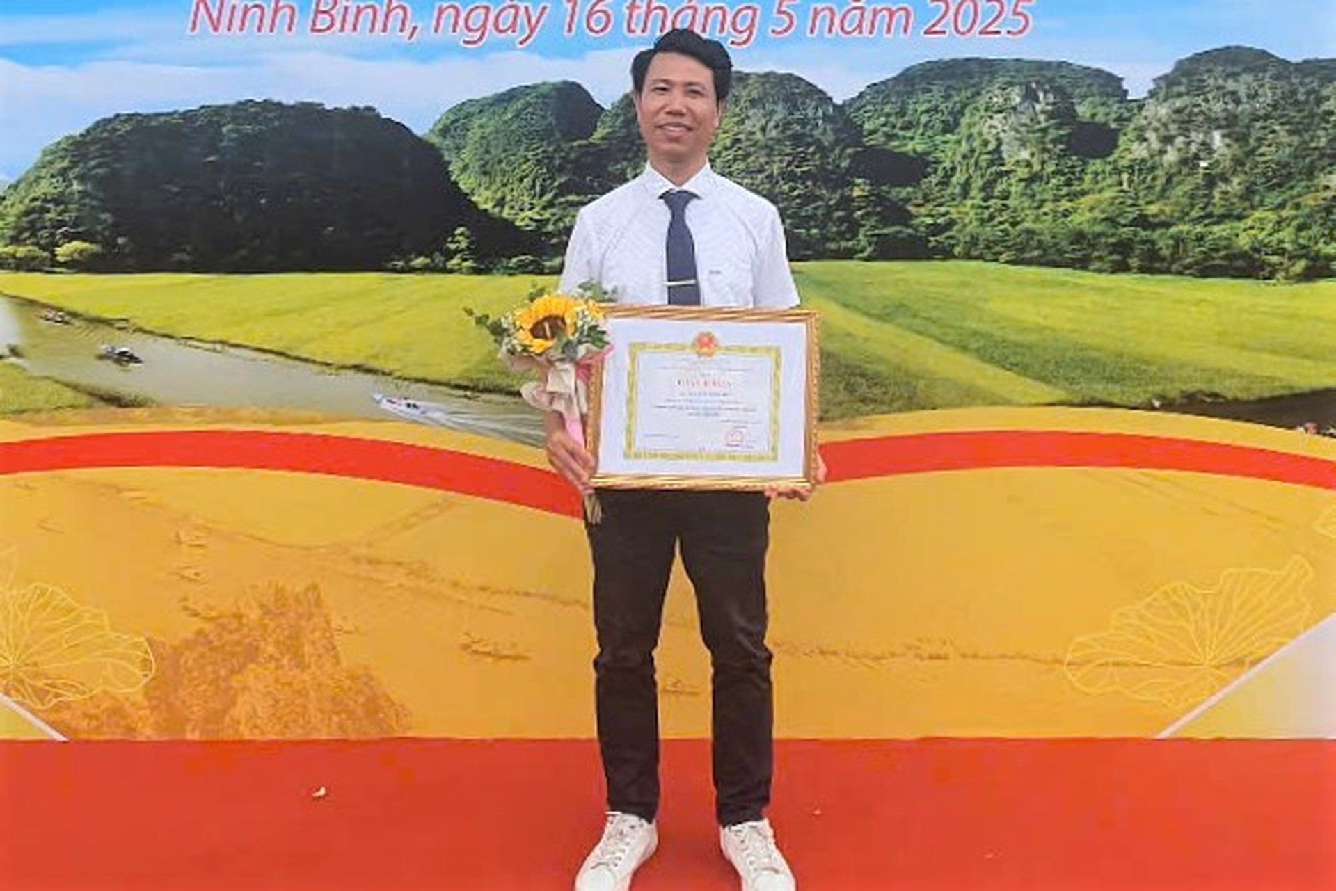 Bộ 3 thầy cô trường làng “mát tay” với thủ khoa - 4