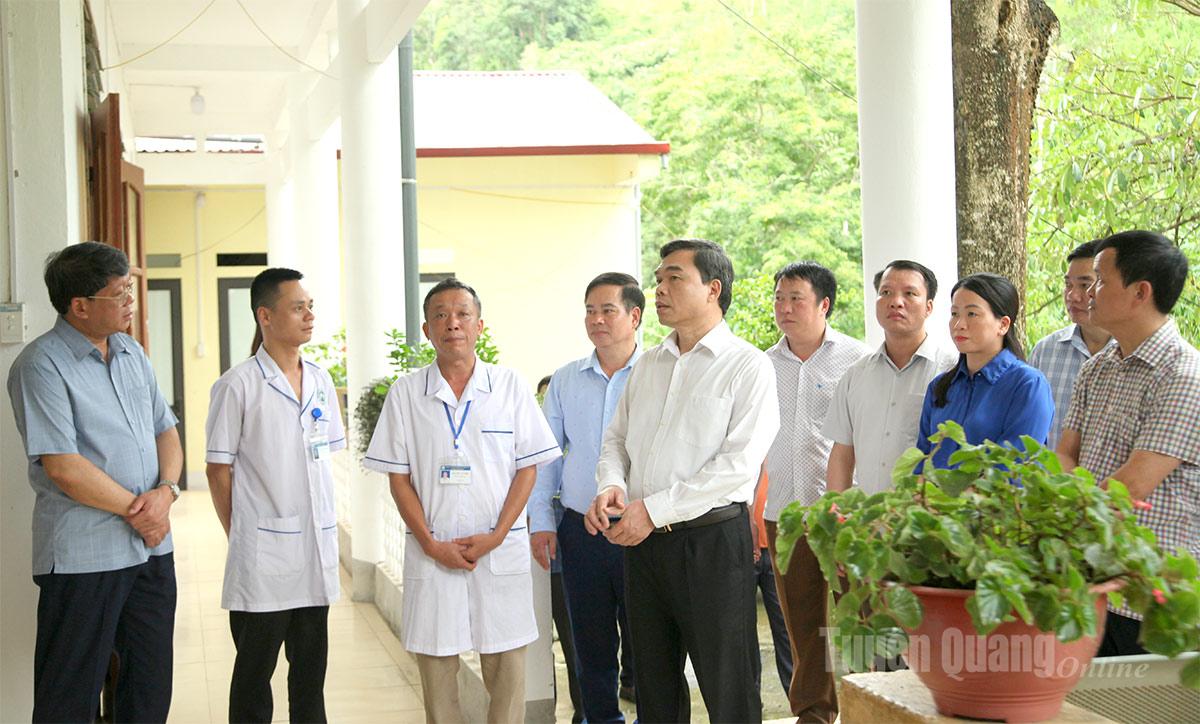 คณะเยี่ยมชมสถานพยาบาลประจำภูมิภาคเนียมซอน