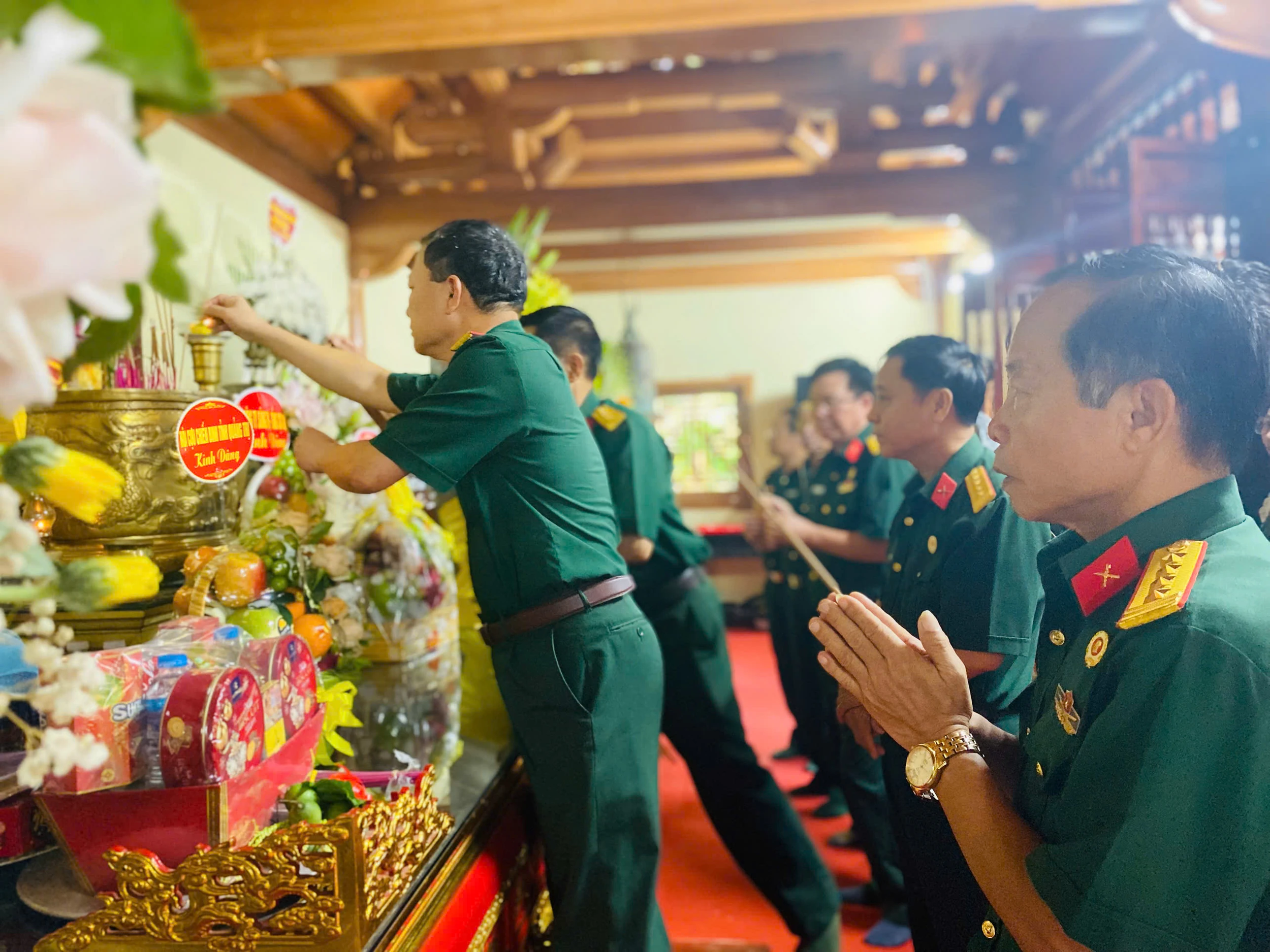 Cựu chiến binh tỉnh Quảng Trị dâng hương tại các “địa chỉ đỏ” trên đường 20 - Quyết Thắng