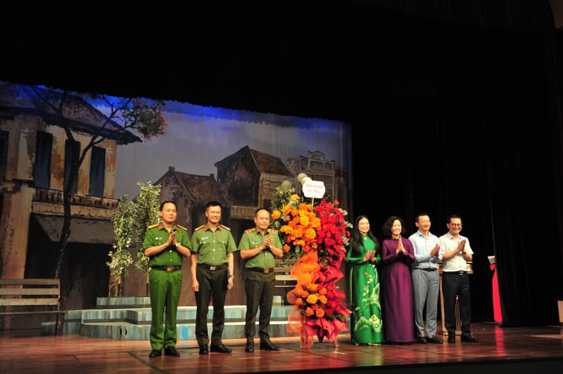  Sâu lắng hình tượng người chiến sĩ Công an nhân dân -0