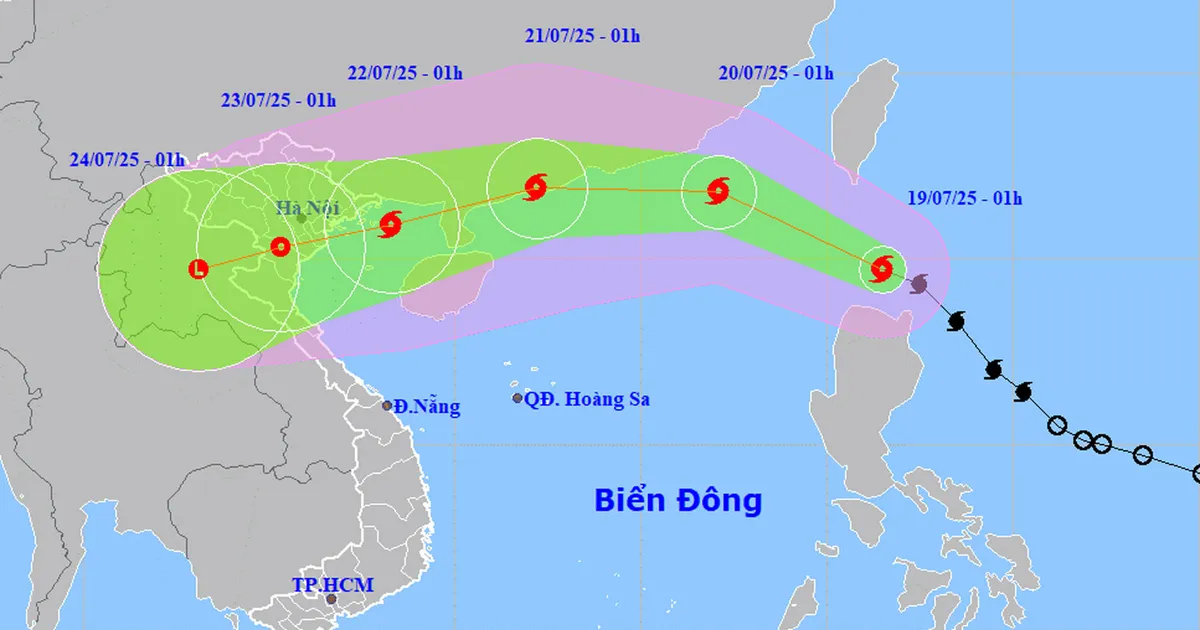Bão Wipha tiến vào Biển Đông, biển động dữ dội