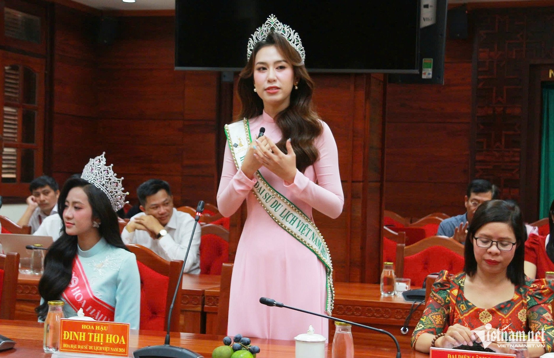 W-Anh Hoa Hậu    2.jpg