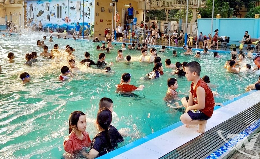 Les piscines présentent de nombreux risques potentiels pour la sécurité et nécessitent donc une surveillance étroite afin de détecter et de traiter rapidement tout incident inattendu qui pourrait survenir.