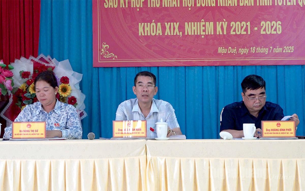 Tổ đại biểu số 9- HĐND tỉnh lắng nghe các ý kiến của cử tri về các vấn đề an sinh xã hội.
