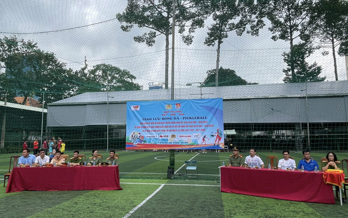 Giao lưu bóng đá - pickleball chào mừng 80 năm Ngày truyền thống Công an nhân dân- Ảnh 2.