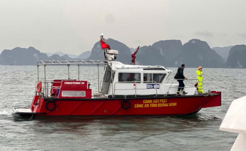 Đắm tàu du lịch trên Vịnhh Hạ Long -1