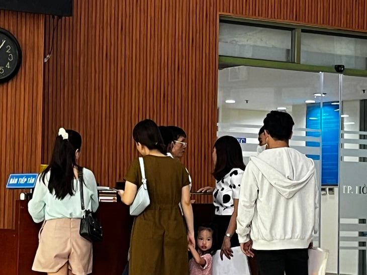 Phụ huynh có con thi lớp 6 Trần Đại Nghĩa nghi ngờ toán có 2 đề thi, Sở Giáo dục nói gì? - Ảnh 1.