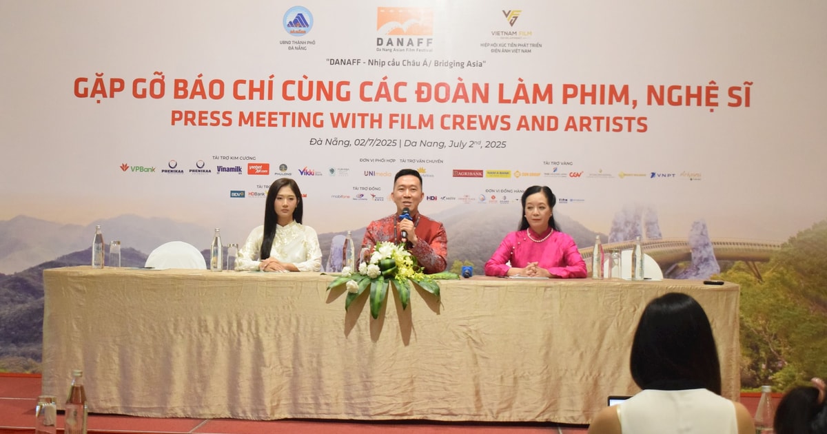 พบปะสื่อมวลชนกับทีมงานภาพยนตร์และศิลปิน