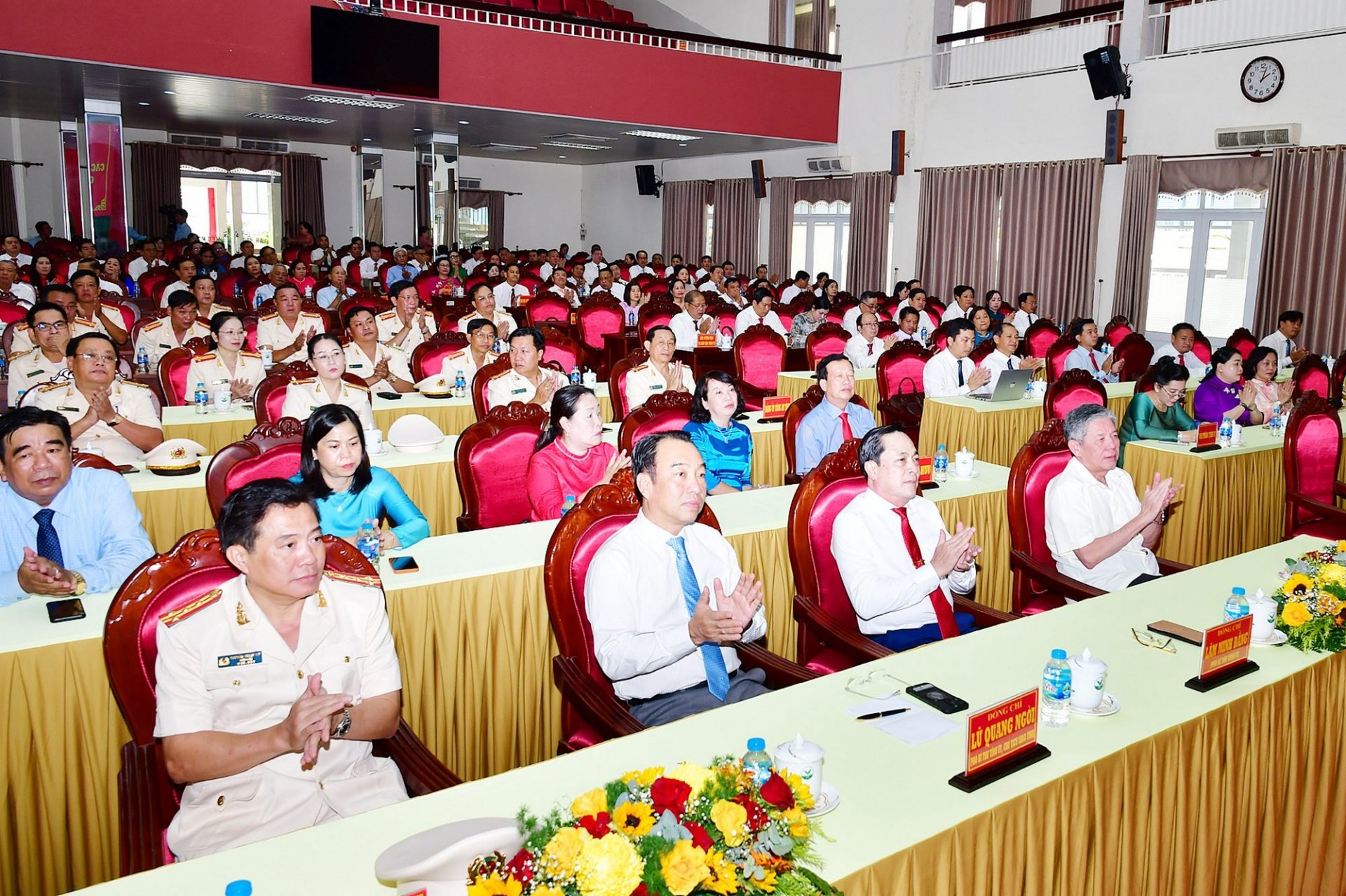 Provincial leaders and delegates attended the announcement ceremony.