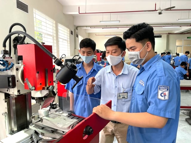 Trường ĐH nào được đào tạo cả CĐ và trung cấp? - Ảnh 1.