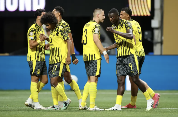 Guirassy lập cú đúp, Dortmund 