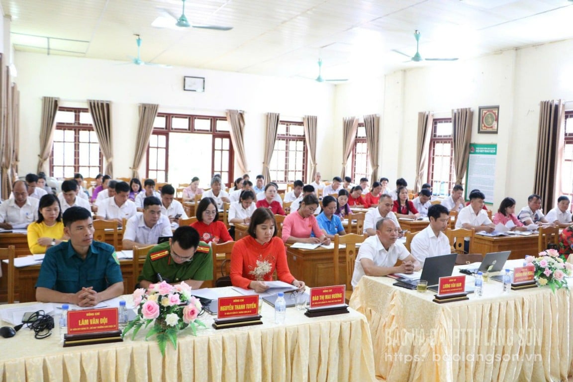 Các đại biểu dự kỳ họp HĐND xã Mẫu Sơn kỳ thứ nhất, nhiệm kỳ 2021 - 2026 