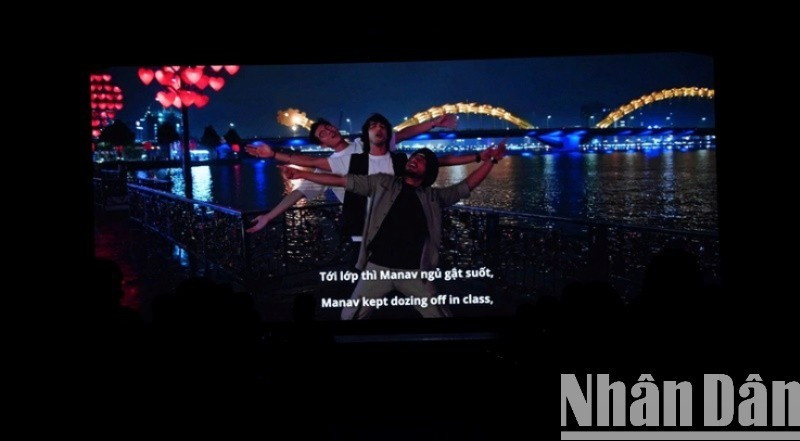 Hình ảnh cầu Rồng Đà Nẵng trong phim "Love in Vietnam". (Ảnh: ANH ĐÀO)