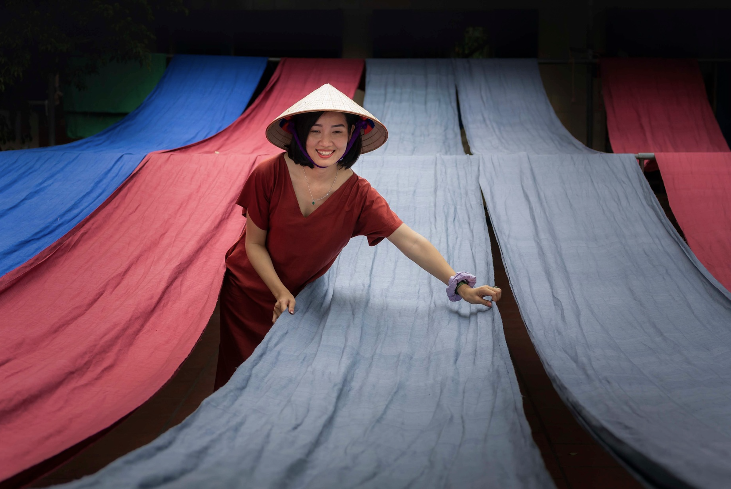 เยี่ยมชมหมู่บ้านทอผ้าลินิน Nam Cao อายุกว่า 400 ปี ใน Thai Binh