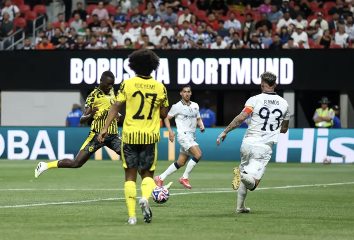 Guirassy lập cú đúp, Dortmund 