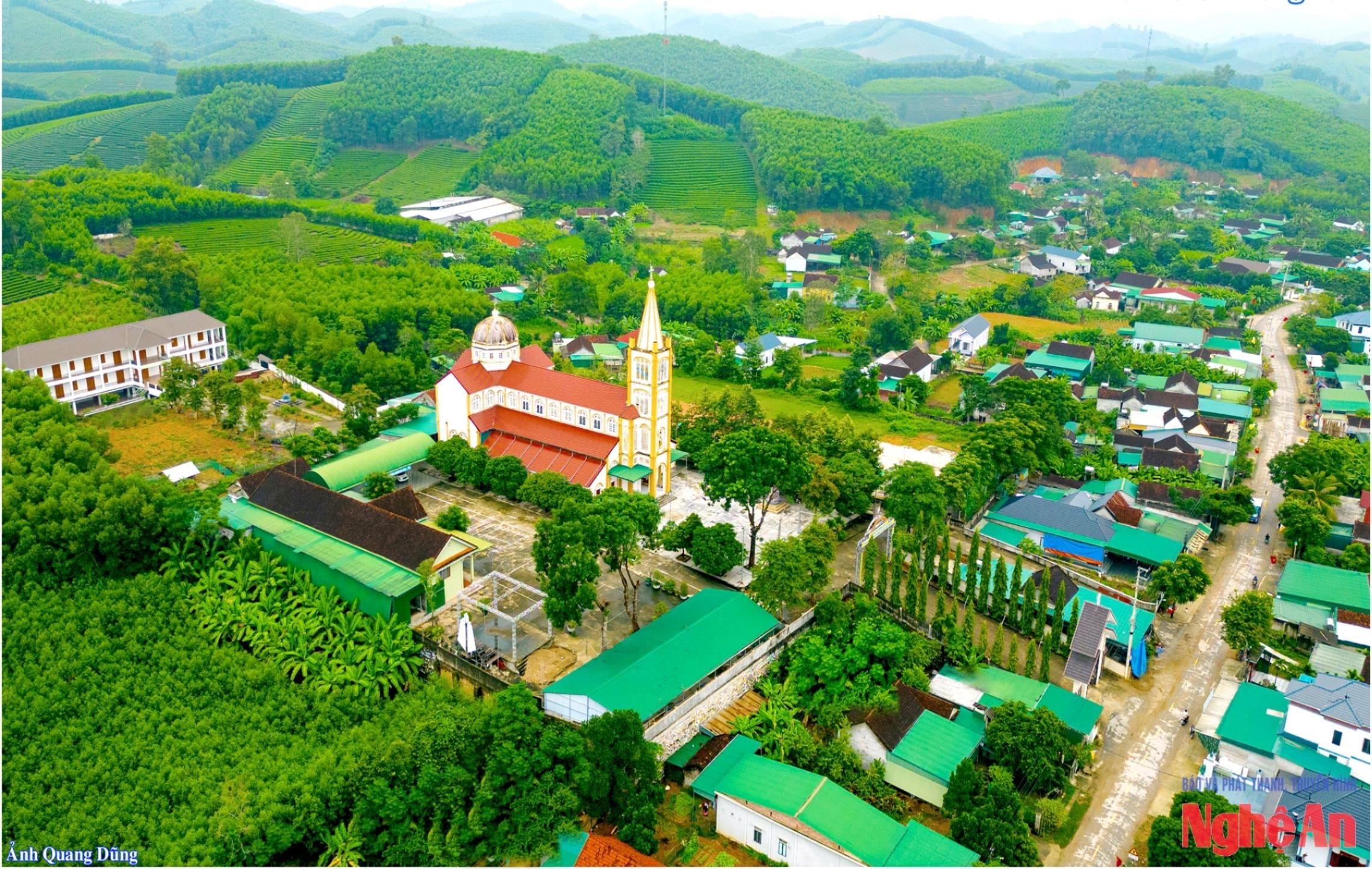 រឿង​ដក​ខ្លោង​ទ្វារ​មួយ​រយ​លាន​បរិច្ចាគ​ដី​សង់​ផ្លូវ​ក្នុង​ព្រះ​សហគមន៍​កាតូលិក