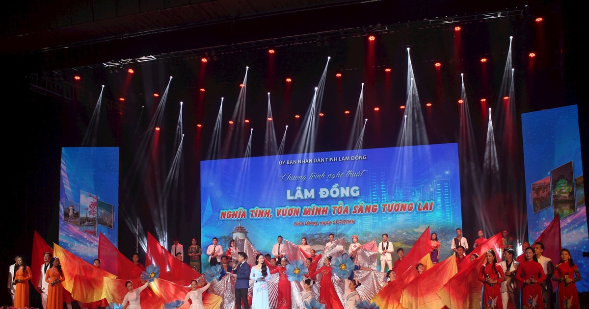 Chương trình nghệ thuật “Lâm Đồng - Nghĩa tình, vươn mình tỏa sáng tương lai”