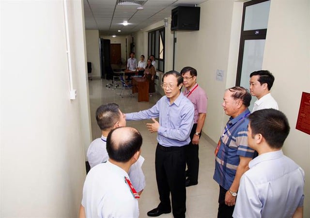 Bộ GD-ĐT: Chấm thi tốt nghiệp THPT cần ghi nhận nỗ lực làm bài của thí sinh- Ảnh 1.