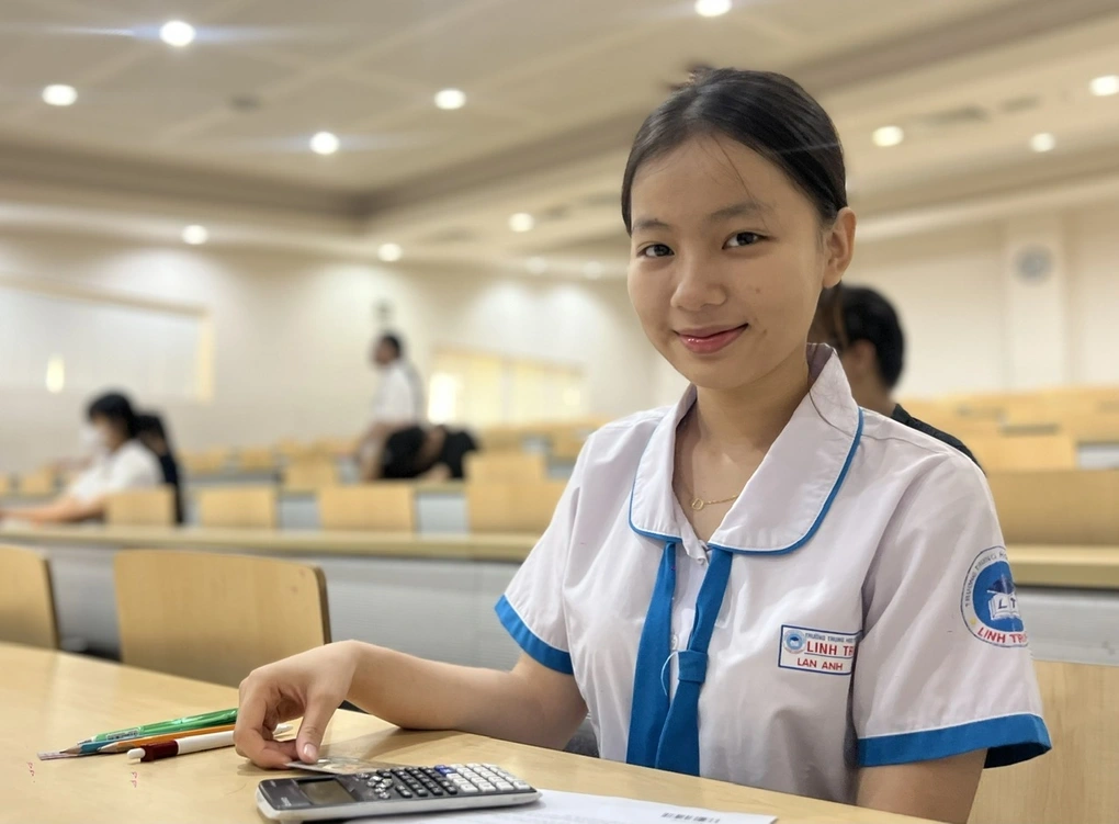 Thí sinh mất 30 phút làm bài ở kỳ thi vào ĐH lớn nhất nước được thi lại - 1