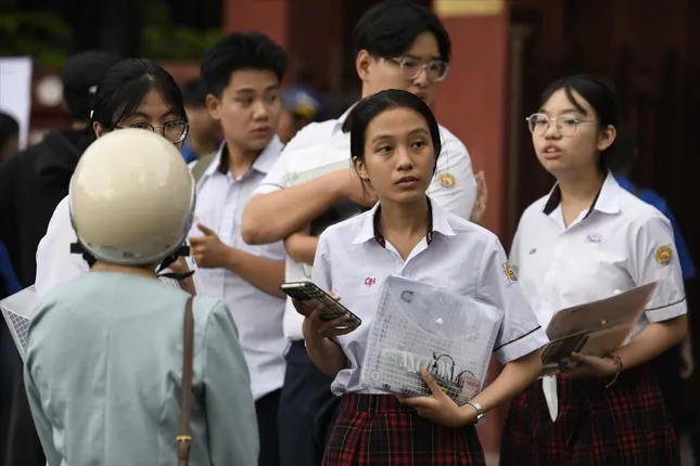 'Đề thi khó' nóng bỏng các diễn đàn: Quy trình ra đề thi cần được chuyên nghiệp hóa ảnh 1