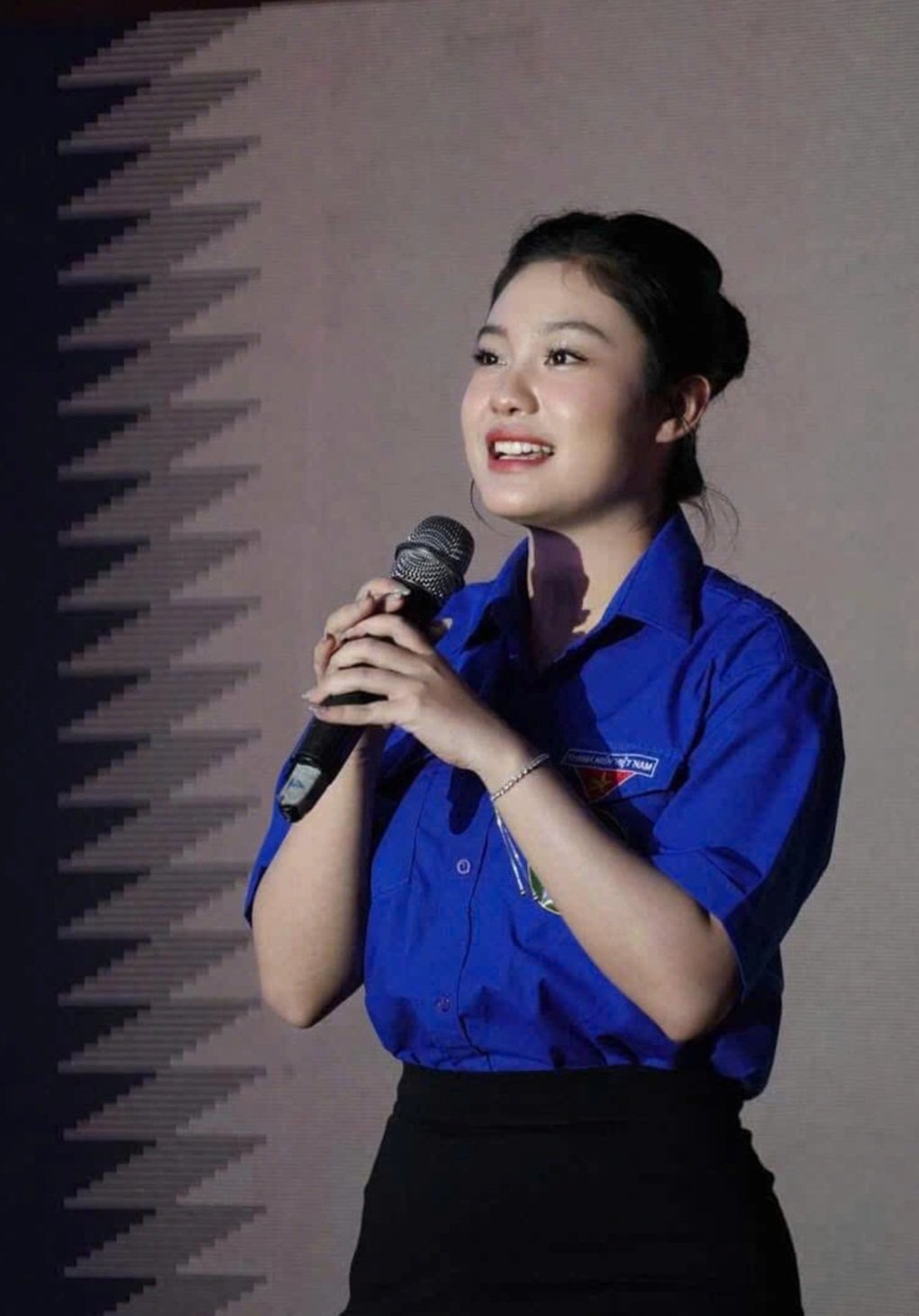 Nữ sinh học song ngành và hành trình chinh phục “nghề nói - 5