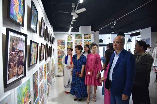 Festival Bonjour Vietnam 2025: Khi người trẻ viết tiếp câu chuyện di sản bằng ngôn ngữ sáng tạo toàn cầu - Ảnh 2.