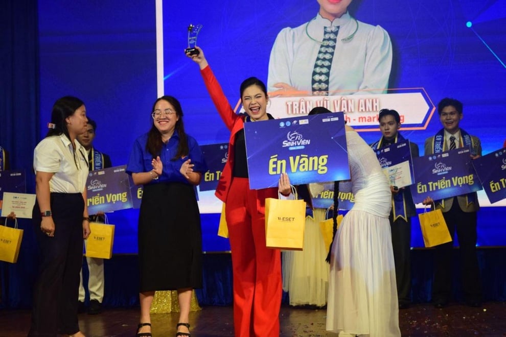 Nữ sinh học song ngành và hành trình chinh phục “nghề nói - 3