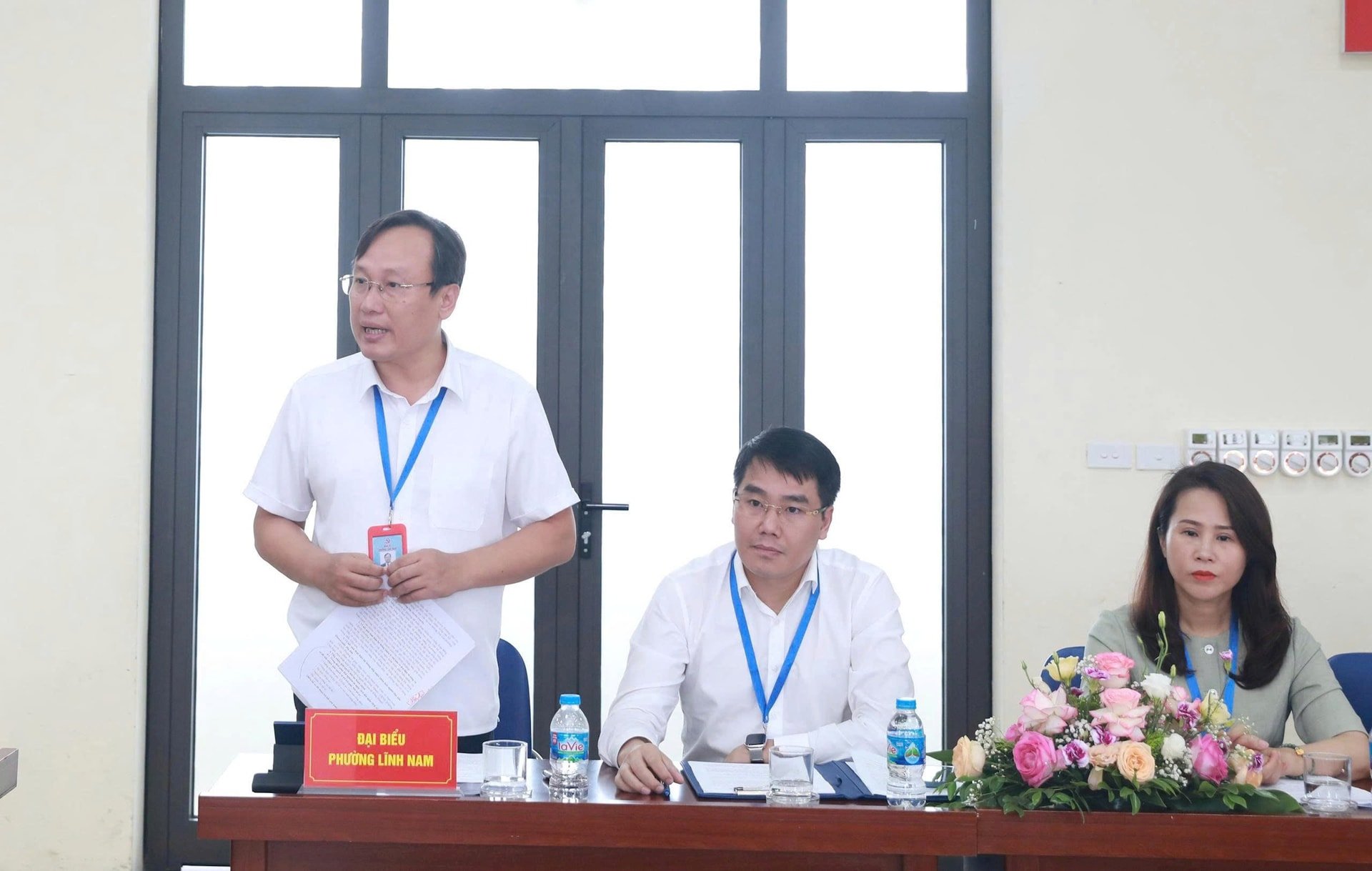 លេខាបក្ស ប្រធានក្រុមប្រឹក្សាប្រជាជនសង្កាត់ Linh Nam លោក Do Thanh Tung ថ្លែងមតិ។ រូបថត៖ ហៀន ជី