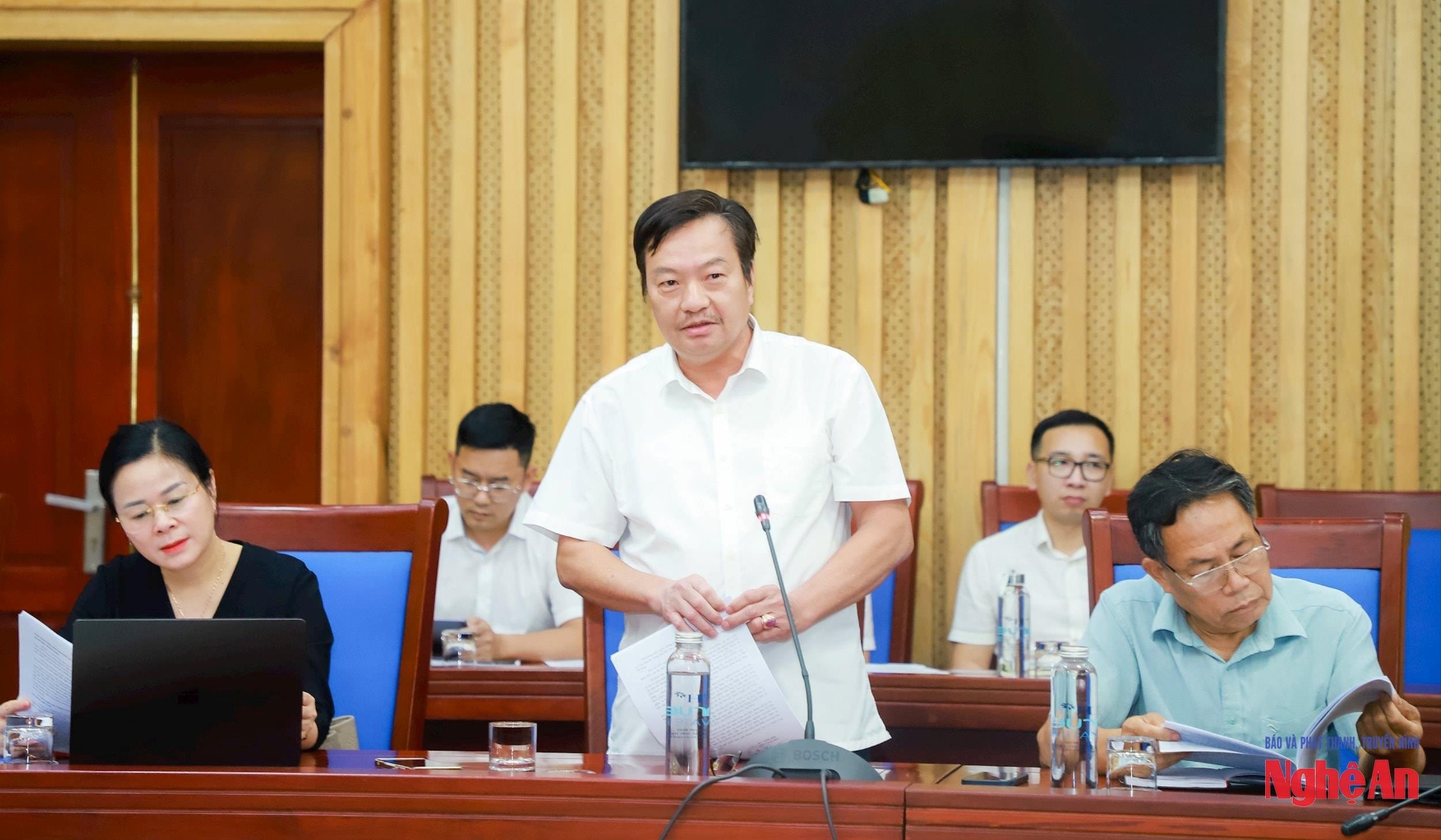 លោក Tran Anh Son - ប្រធានសមាគមសហគ្រាសឆ្នើមខេត្ត ថ្លែងក្នុងកិច្ចប្រជុំ។ រូបថត៖ Thanh Duy