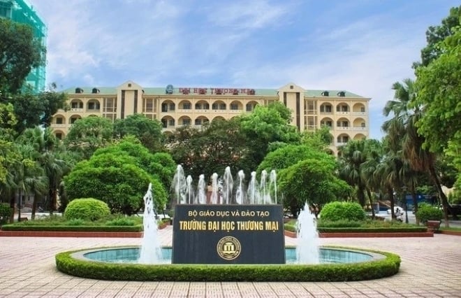 มหาวิทยาลัยพาณิชยศาสตร์ได้ปรับปรุงที่อยู่จาก 79 Ho Tung Mau, Mai Dich Ward, Cau Giay District, Hanoi เป็น 79 Ho Tung Mau, Tu Liem Ward, Hanoi ในปี 2025 ทางมหาวิทยาลัยได้ประกาศรับสมัครนักศึกษาด้วย 5 วิธี ได้แก่ รับสมัครโดยตรง รับสมัครตามลำดับความสำคัญ รับสมัครโดยใช้คะแนนสอบจบการศึกษาระดับมัธยมศึกษาตอนปลาย 22,025 รับสมัครโดยใช้คะแนนสอบประเมินความสามารถ/การคิด รับสมัครรวมกับใบรับรองภาษาต่างประเทศ รับสมัครรวมกับรางวัลนักศึกษาดีเด่น (ภาพถ่าย: TMU)