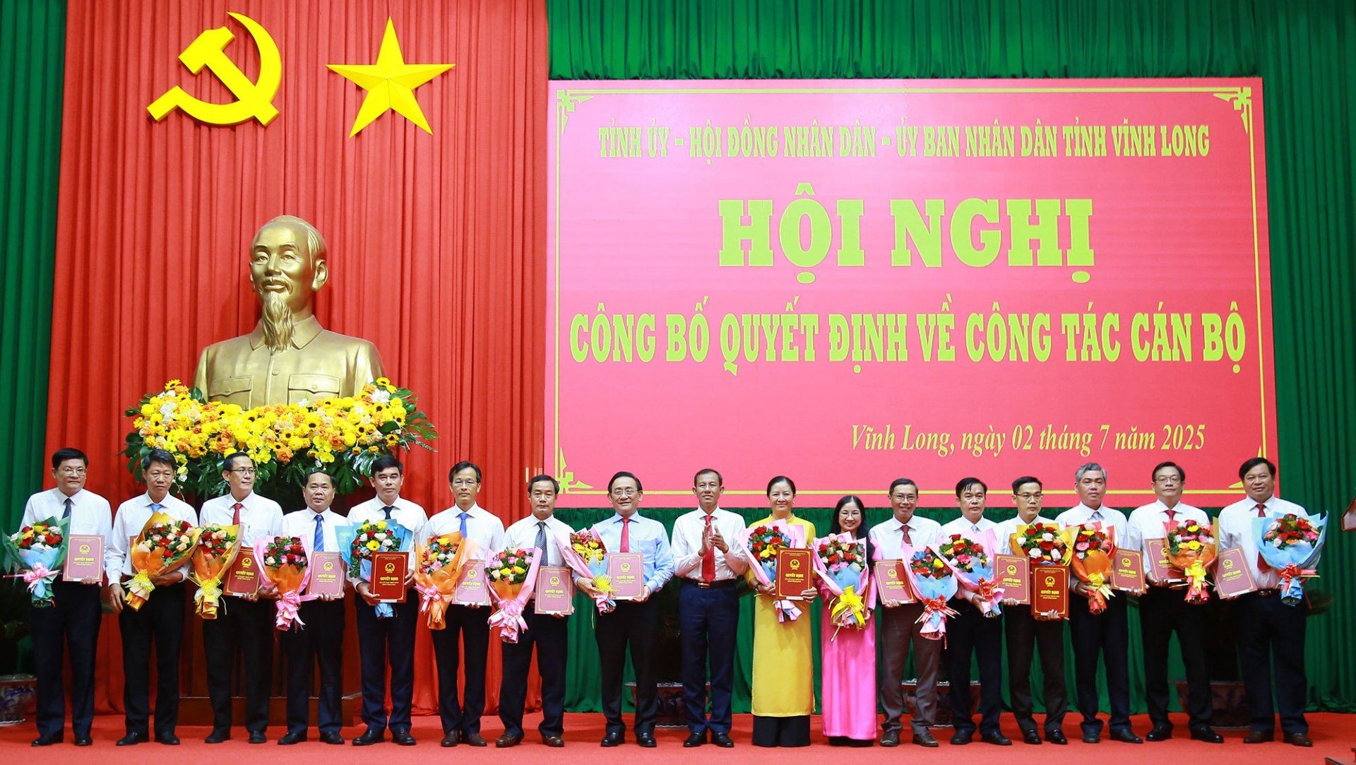 Đặng Văn Chính- Ủy viên Thường vụ Tỉnh ủy, Phó Chủ tịch UBND tỉnh quyết định tiếp nhận, bổ nhiệm Giám đốc, Phó Giám đốc Sở Khoa học và Công Nghệ; và Sở Công thương.