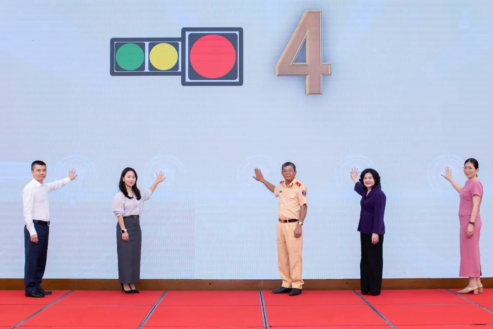phat-dong-cuoc-thi-tim-hieu-pl-atgt_thanh-dong-13.JPG