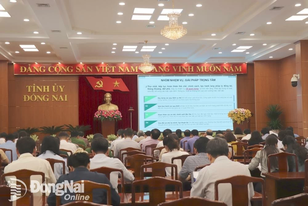 Escena de la conferencia en el puente Dong Nai. Foto de : Hai Yen